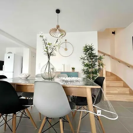 La Rayon'nantes Villa *